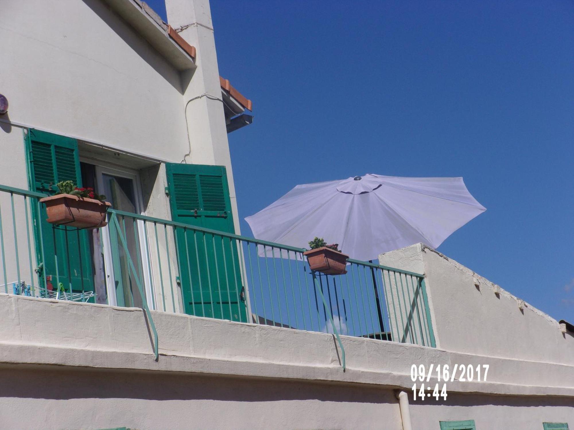 Stud Terras Ville Corniche 2 Pers Stat Gratuit Rue Modif Suivt Possib Et Accord Exclusif Marsella Exterior foto
