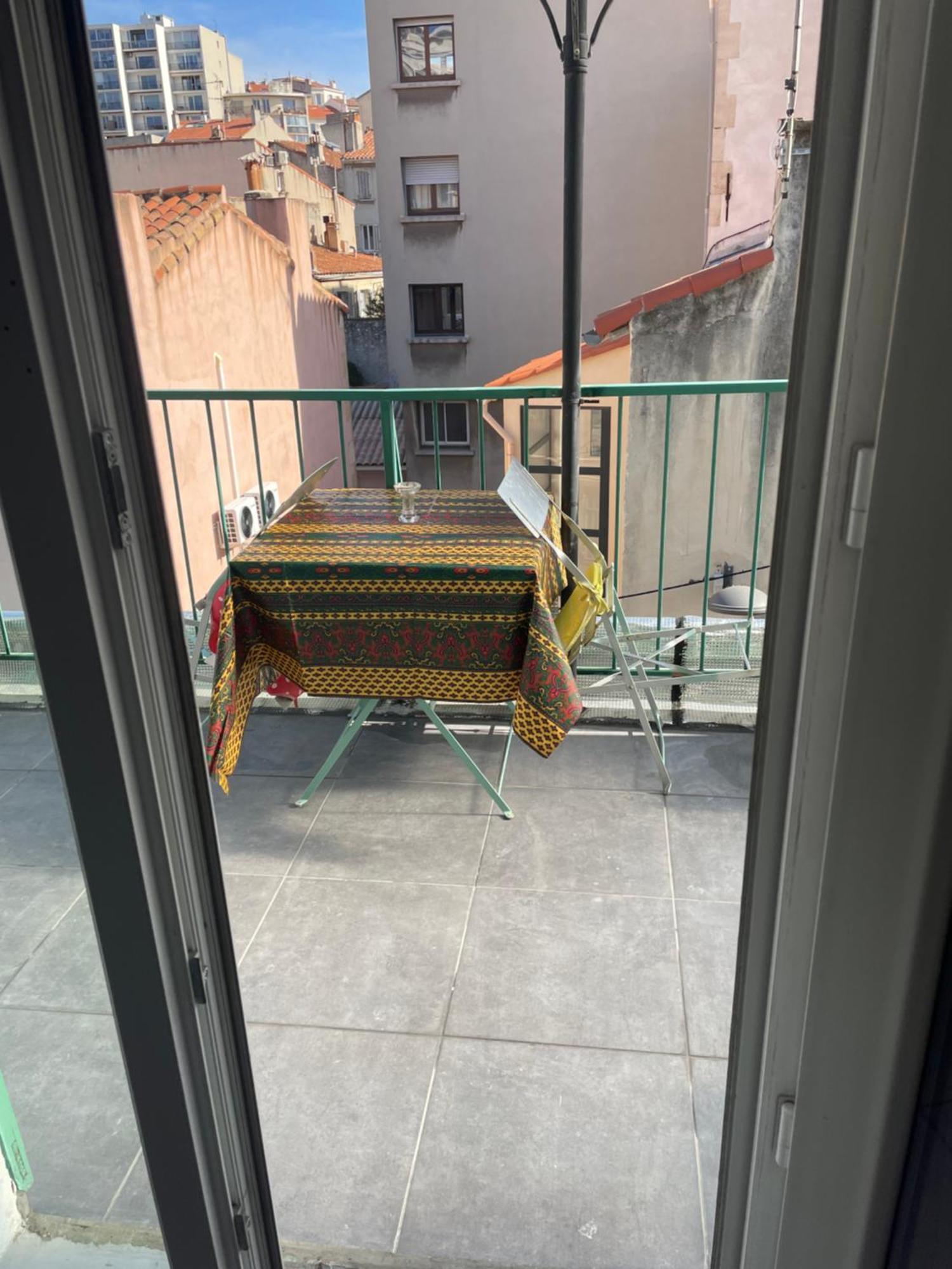 Stud Terras Ville Corniche 2 Pers Stat Gratuit Rue Modif Suivt Possib Et Accord Exclusif Marsella Exterior foto